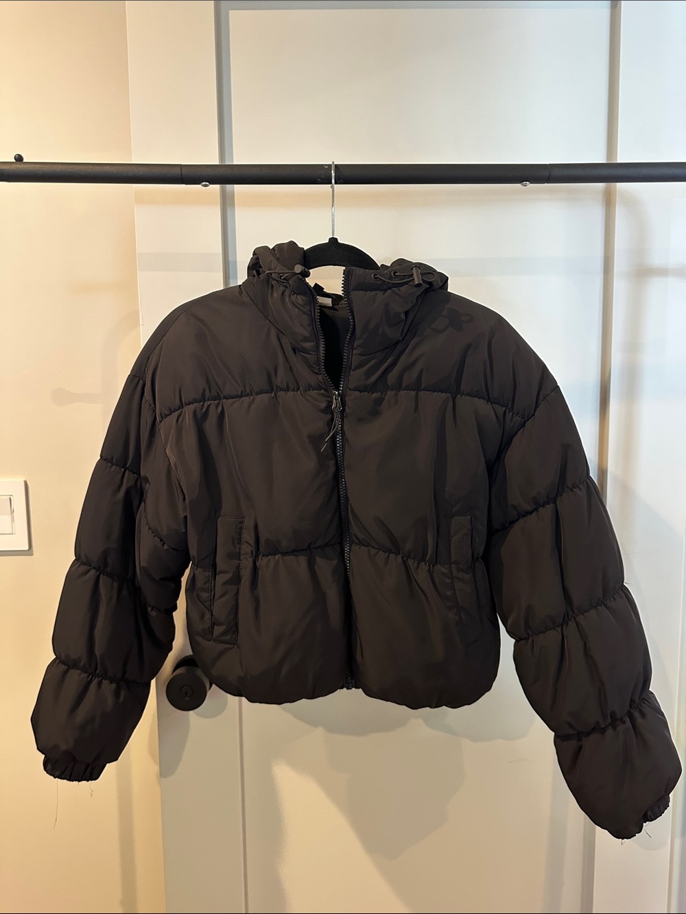 H&M Black Cropped Puffer Jacket with Hood